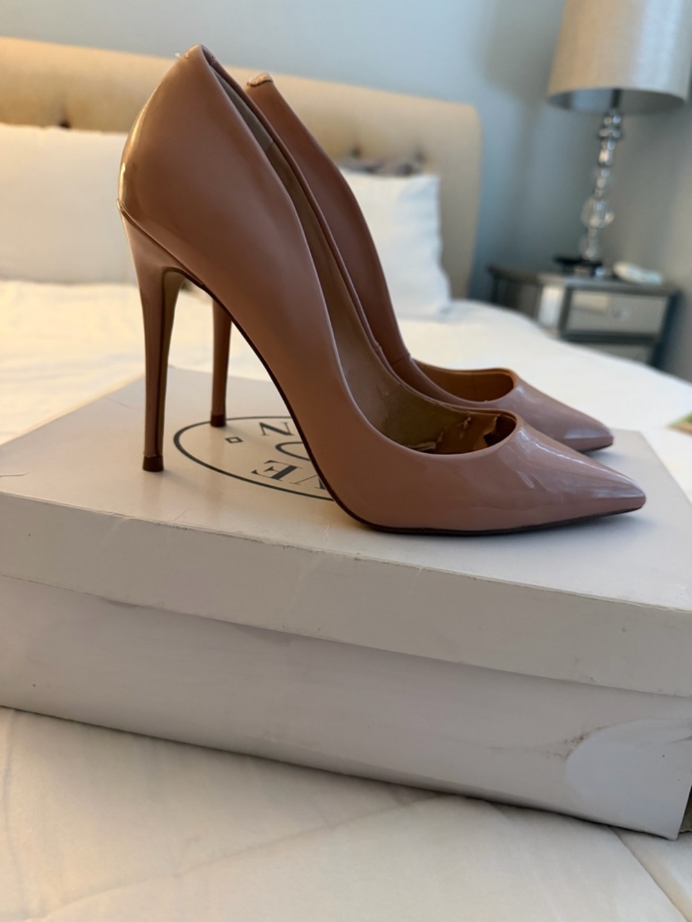 Steve Madden Nude Patent Pointed-Toe Stiletto Pumps flawed inside - Picture 3 of 7